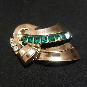 Vintage Coro 1940's Gold Tone Green Rhinestone Pin